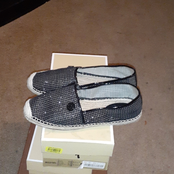 Slip on - Picture 2 of 4